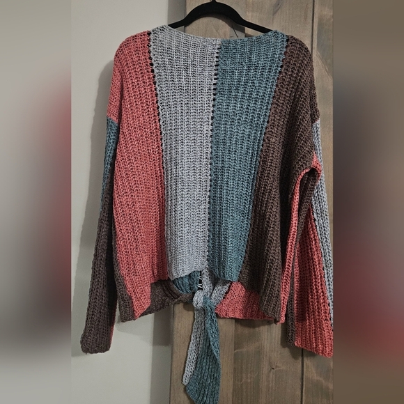 DAVI & DANI Colorblock oversized lightweight knit sweater. Size small - Picture 8 of 8